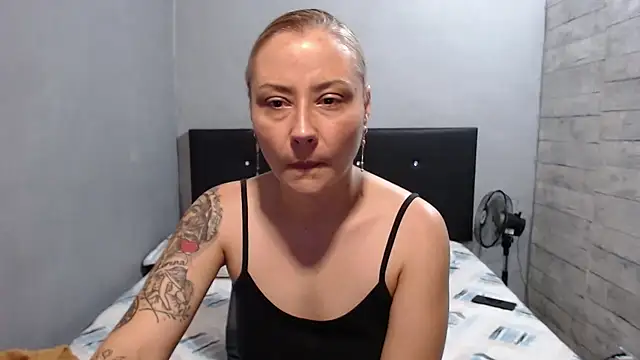 cataanderson  online show from June 10, 2026, 7:37 pm