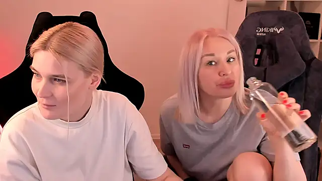 hotblonds online show from March 14, 2025, 4:19 pm