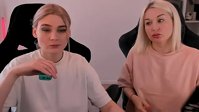 hotblonds online show from March 7, 2025, 9:29 am