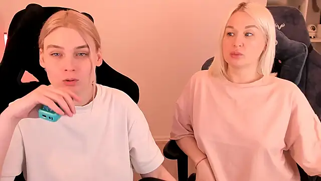 hotblonds online show from March 6, 2025, 3:45 pm