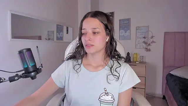 Snapshot of Amaia_Daniells chatting on September 11, 2025, 3:39 am Amaia Daniells online show from September 11, 2025, 3:39 am