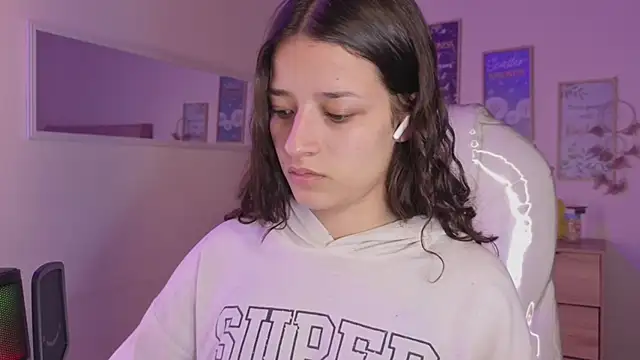 Snapshot of Amaia_Daniells chatting on October 17, 2025, 3:54 am Amaia Daniells online show from October 17, 2025, 3:54 am