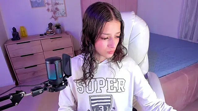 Snapshot of Amaia_Daniells chatting on March 11, 2025, 3:36 am Amaia Daniells online show from March 11, 2025, 3:36 am