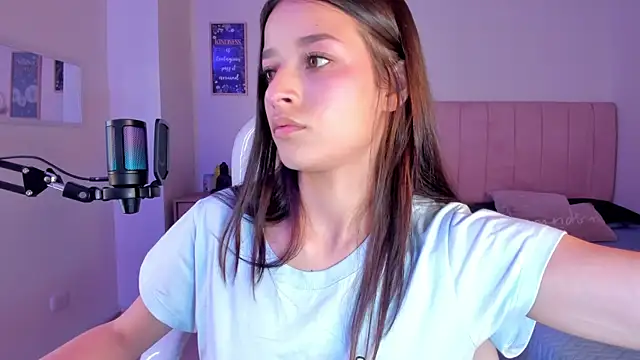 Snapshot of Amaia_Daniells chatting on February 24, 2025, 3:23 am Amaia Daniells online show from February 24, 2025, 3:23 am