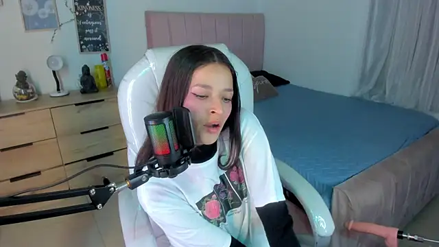 Snapshot of Amaia_Daniells chatting on February 6, 2025, 4:10 am Amaia Daniells online show from February 6, 2025, 4:10 am