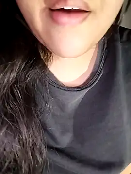 Snapshot of Annerae chatting on November 3, 2025, 5:38 pm Annerae online show from November 3, 2025, 5:38 pm