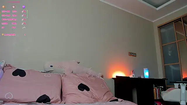 YaraAveiri online show from October 3, 2025, 9:55 am