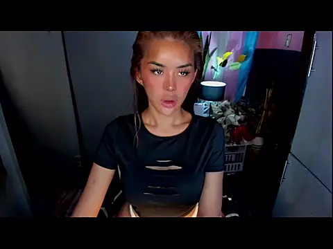 Snapshot of QuiinMollyXxX chatting on June 19, 2026, 1:22 am QuiinMollyXxX online show from June 19, 2026, 1:22 am