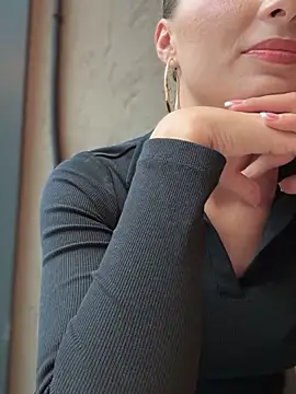 YOUR-KARINA online show from October 29, 2025, 9:52 am