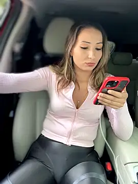 YOUR-KARINA online show from April 17, 2026, 6:49 am