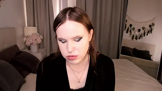 EffieMinki online show from June 25, 2026, 9:42 pm