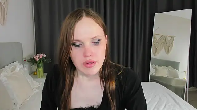 Snapshot of EffieMinki chatting on May 3, 2026, 8:56 pm EffieMinki online show from May 3, 2026, 8:56 pm