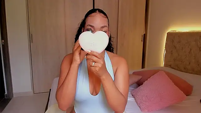 Snapshot of mariam_hill chatting on January 14, 2026, 6:11 pm mariam hill online show from January 14, 2026, 6:11 pm