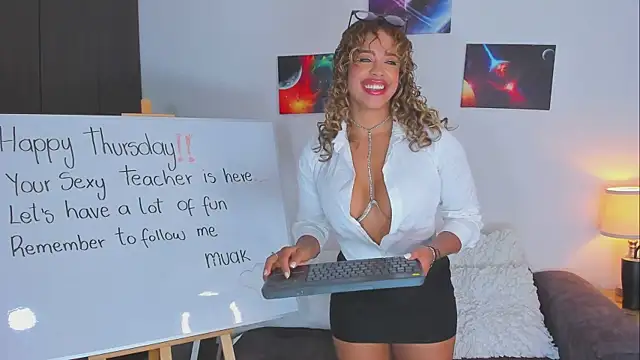 Snapshot of SarahCinnamon- chatting on September 25, 2025, 8:15 pm SarahCinnamon- online show from September 25, 2025, 8:15 pm