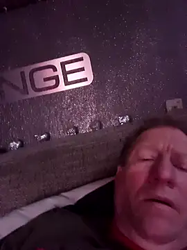 tomtom111111 online show from November 7, 2025, 2:54 pm