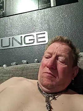 tomtom111111 online show from March 13, 2026, 7:41 pm