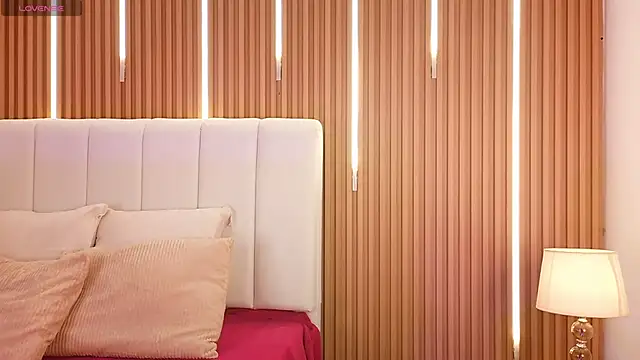 KimSensual  online show from April 9, 2026, 12:33 pm