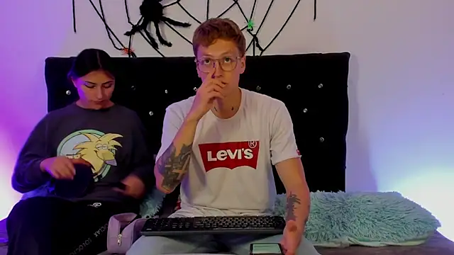 A sexy couple   online show from October 28, 2025, 9:14 pm