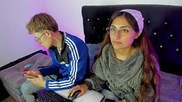 A sexy couple   online show from November 13, 2025, 9:19 pm