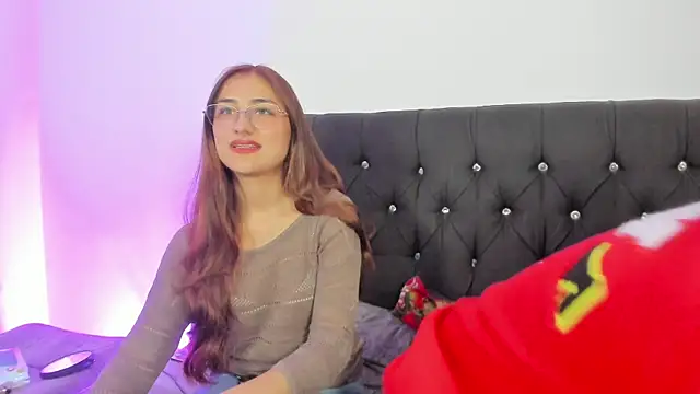 A sexy couple   online show from December 4, 2025, 10:31 pm