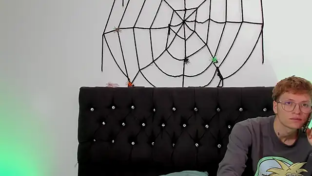 A sexy couple   online show from November 6, 2025, 6:23 pm