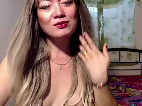 Snapshot of cum2mama chatting on December 5, 2024, 7:43 am cum2mama online show from December 5, 2024, 7:43 am