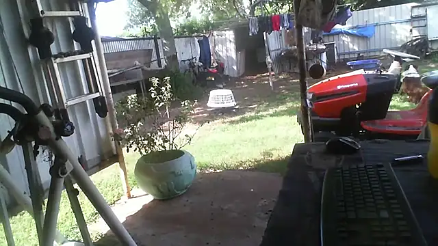 herbie010666 online show from February 26, 2026, 5:40 am