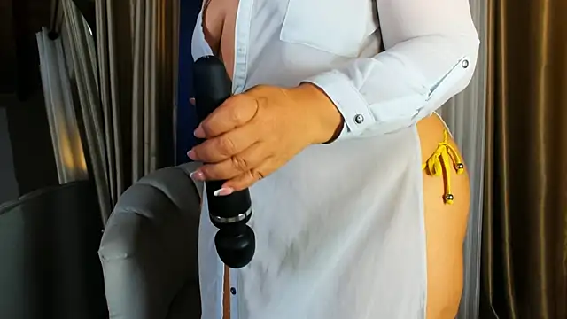 Snapshot of Madissononee chatting on November 8, 2025, 3:21 am Madissononee online show from November 8, 2025, 3:21 am