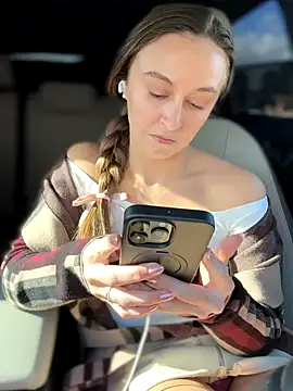 lunagirl13 online show from November 28, 2025, 8:42 pm