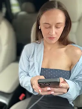 lunagirl13 online show from April 15, 2026, 10:43 pm