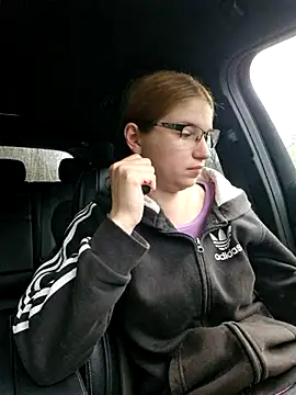 Snapshot of Geile-Luna chatting on April 19, 2026, 4:41 pm Geile-Luna online show from April 19, 2026, 4:41 pm