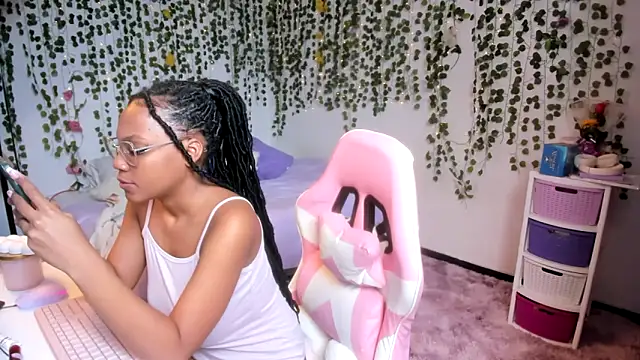 Snapshot of violeta_milleer chatting on November 19, 2025, 5:02 pm violeta milleer online show from November 19, 2025, 5:02 pm