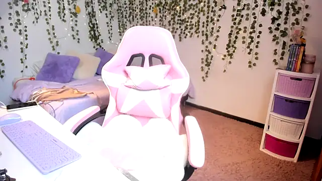 Snapshot of violeta_milleer chatting on October 6, 2025, 3:57 pm violeta milleer online show from October 6, 2025, 3:57 pm