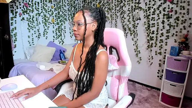 Snapshot of violeta_milleer chatting on November 23, 2025, 5:12 pm violeta milleer online show from November 23, 2025, 5:12 pm