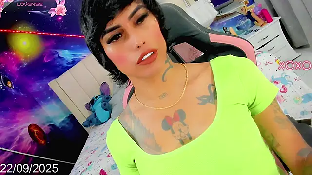 Snapshot of Nella_Dolls chatting on September 22, 2025, 10:49 pm Nella Dolls online show from September 22, 2025, 10:49 pm