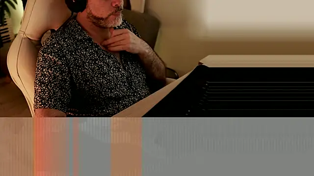 Sanders White online show from December 22, 2024, 10:04 pm