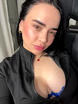 Snapshot of GeorginaJones chatting on October 14, 2025, 1:28 am GeorginaJones online show from October 14, 2025, 1:28 am