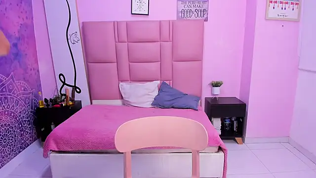 Alison Jhones7 online show from March 21, 2025, 9:01 pm