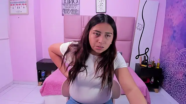 Alison Jhones7 online show from February 4, 2025, 9:10 pm