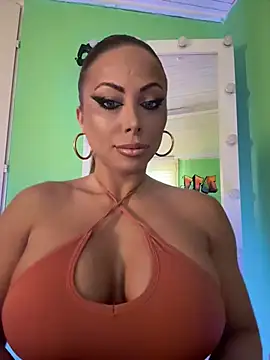 Snapshot of TamaraSavage chatting on February 9, 2026, 10:13 am TamaraSavage online show from February 9, 2026, 10:13 am