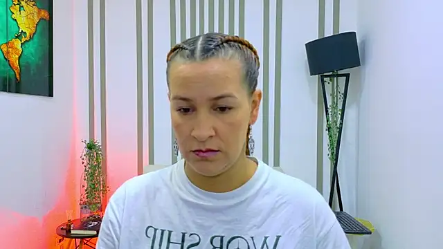 Britney taylor  online show from November 20, 2025, 6:30 pm