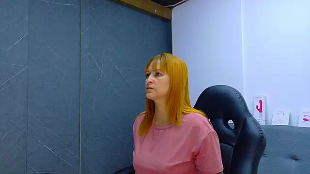 Britney taylor  online show from February 2, 2026, 7:02 pm