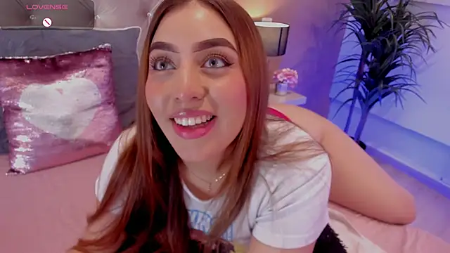 Snapshot of MaddyyLennon chatting on February 6, 2025, 2:37 pm MaddyyLennon online show from February 6, 2025, 2:37 pm