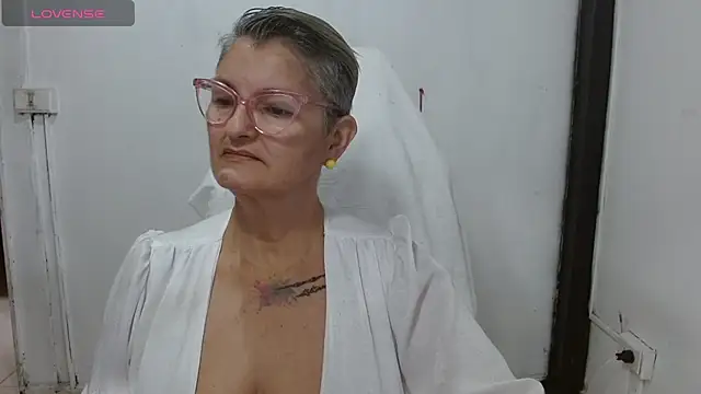 bety-cum2 online show from December 3, 2025, 1:32 pm