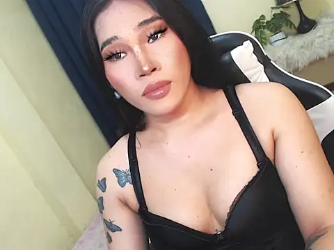 Ur Fantastic Lina online show from November 3, 2025, 8:34 pm