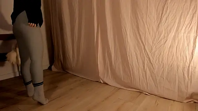 hee jeen online show from February 21, 2025, 4:05 pm