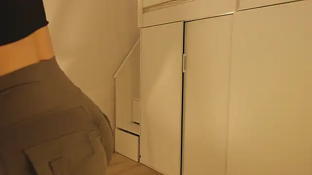 hee jeen online show from December 15, 2024, 1:54 pm