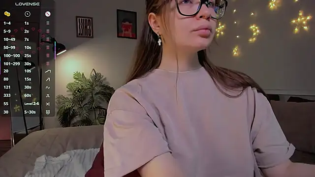 Virtual Girll online show from March 8, 2026, 5:05 pm