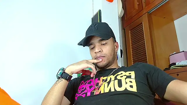 Snapshot of Bigcock_21cm_ chatting on February 12, 2025, 2:03 am Bigcock 21cm online show from February 12, 2025, 2:03 am