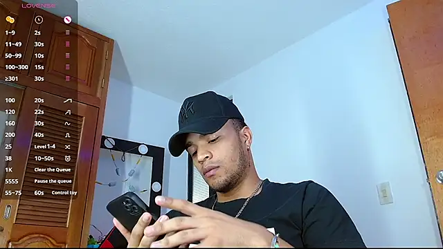 Snapshot of Bigcock_21cm_ chatting on February 25, 2025, 1:53 pm Bigcock 21cm online show from February 25, 2025, 1:53 pm